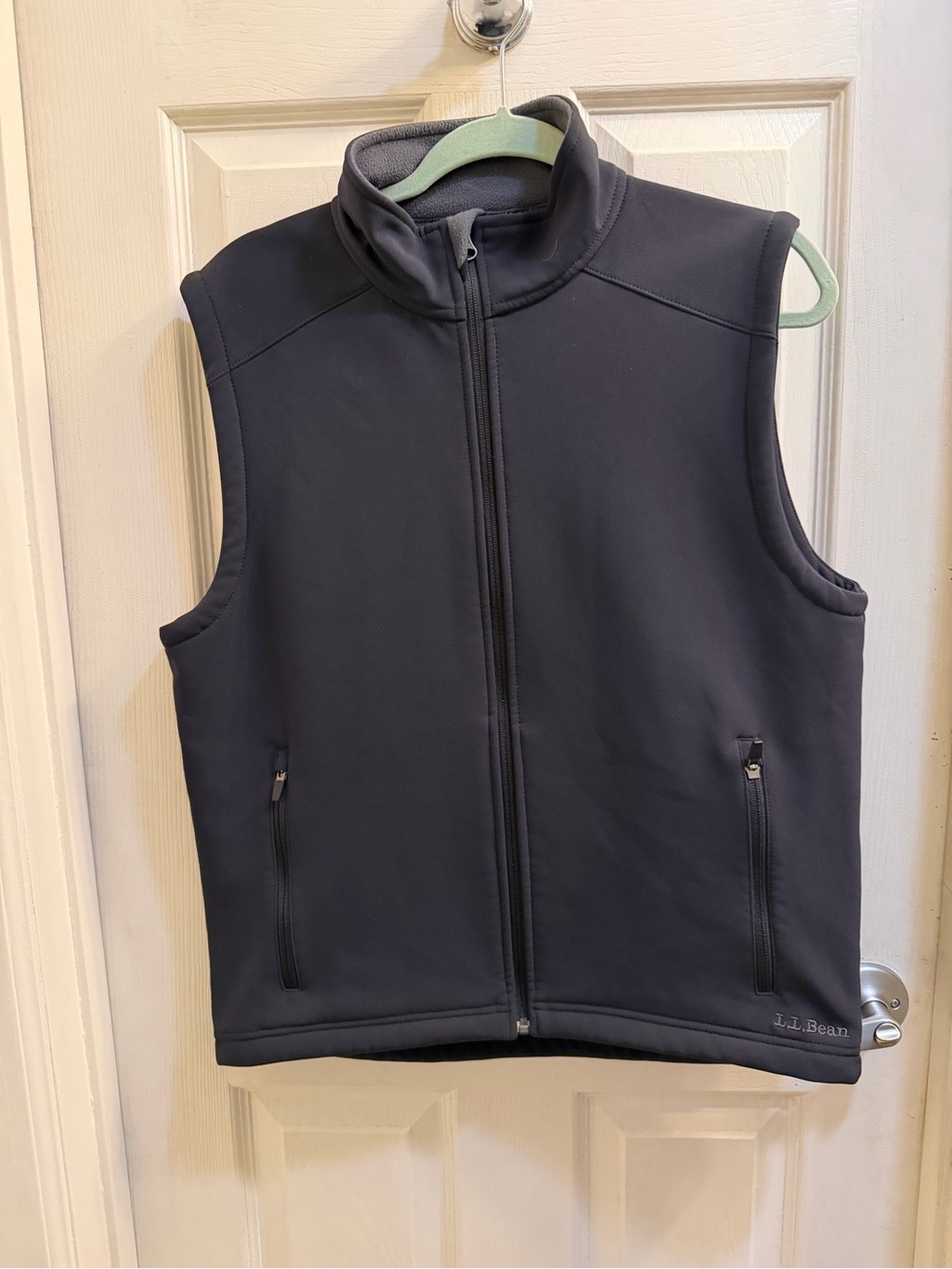 NWOT LL. Bean Men's Black Softshell Vest with Zipper Pockets Large